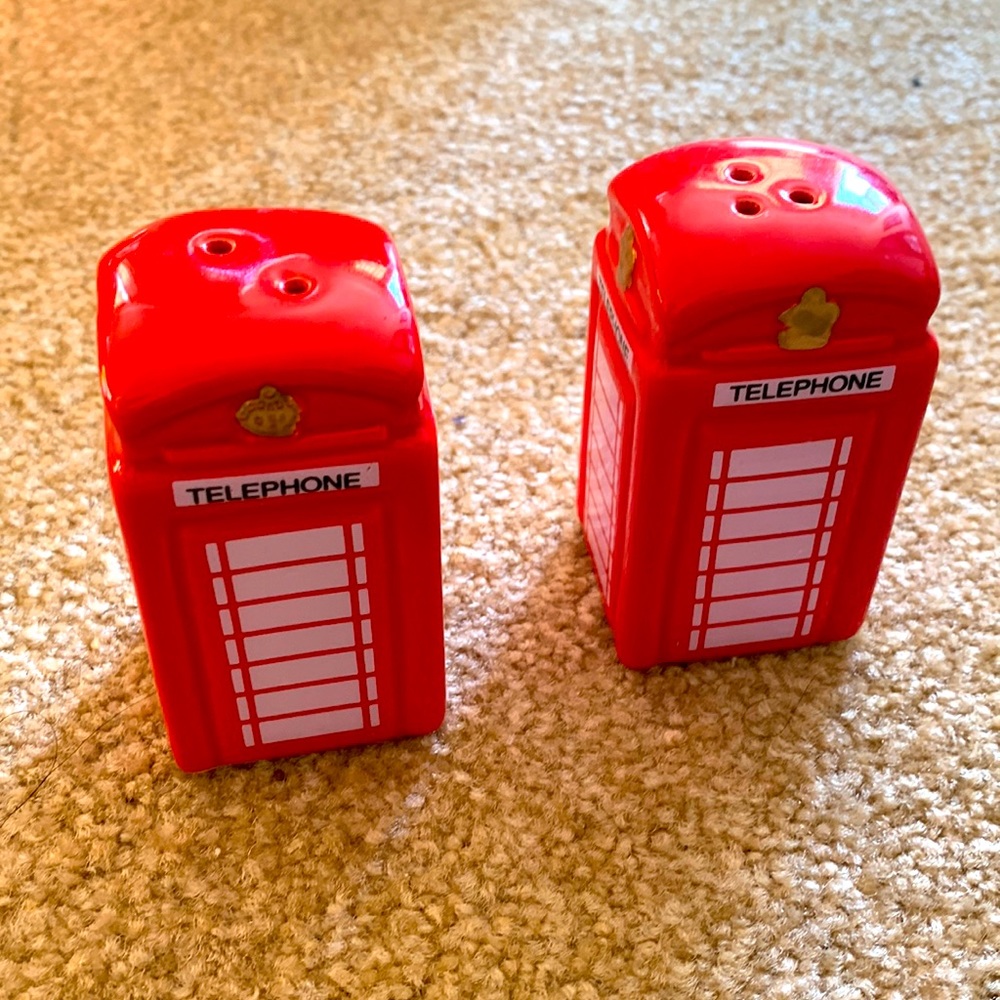 Telephone box cruet set